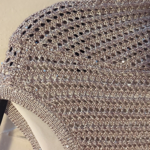 Sweater (sequence) - Picture 2 of 2